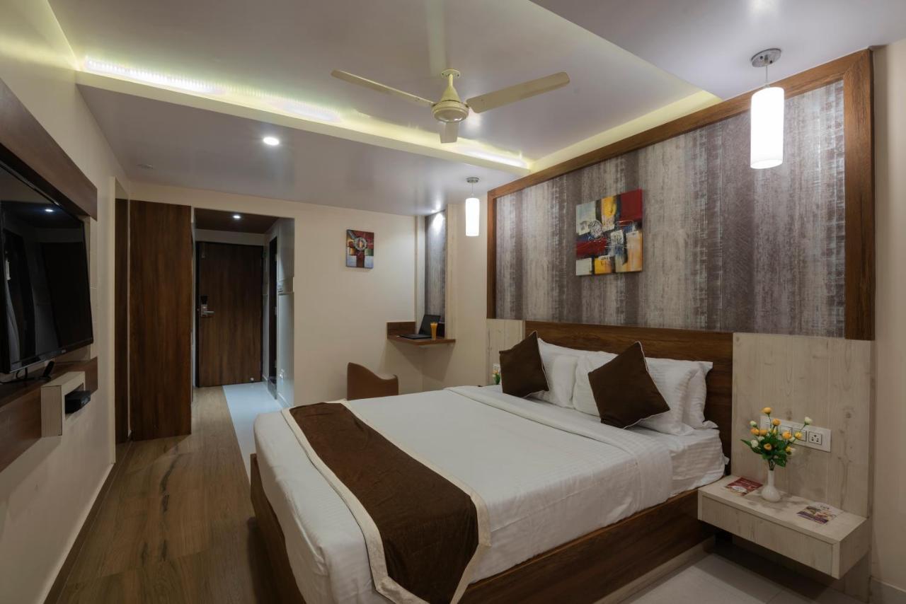 Hotel Monarch International Bangalore Luaran gambar