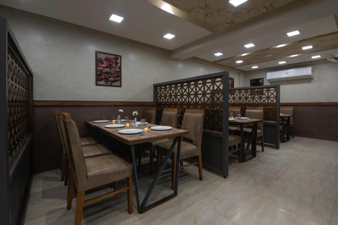 Hotel Monarch International Bangalore Luaran gambar