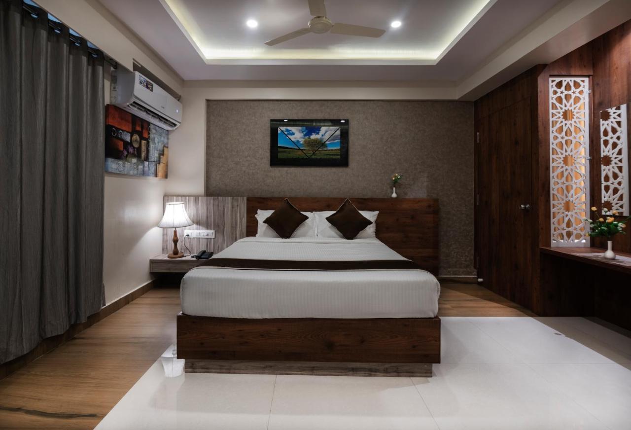 Hotel Monarch International Bangalore Luaran gambar