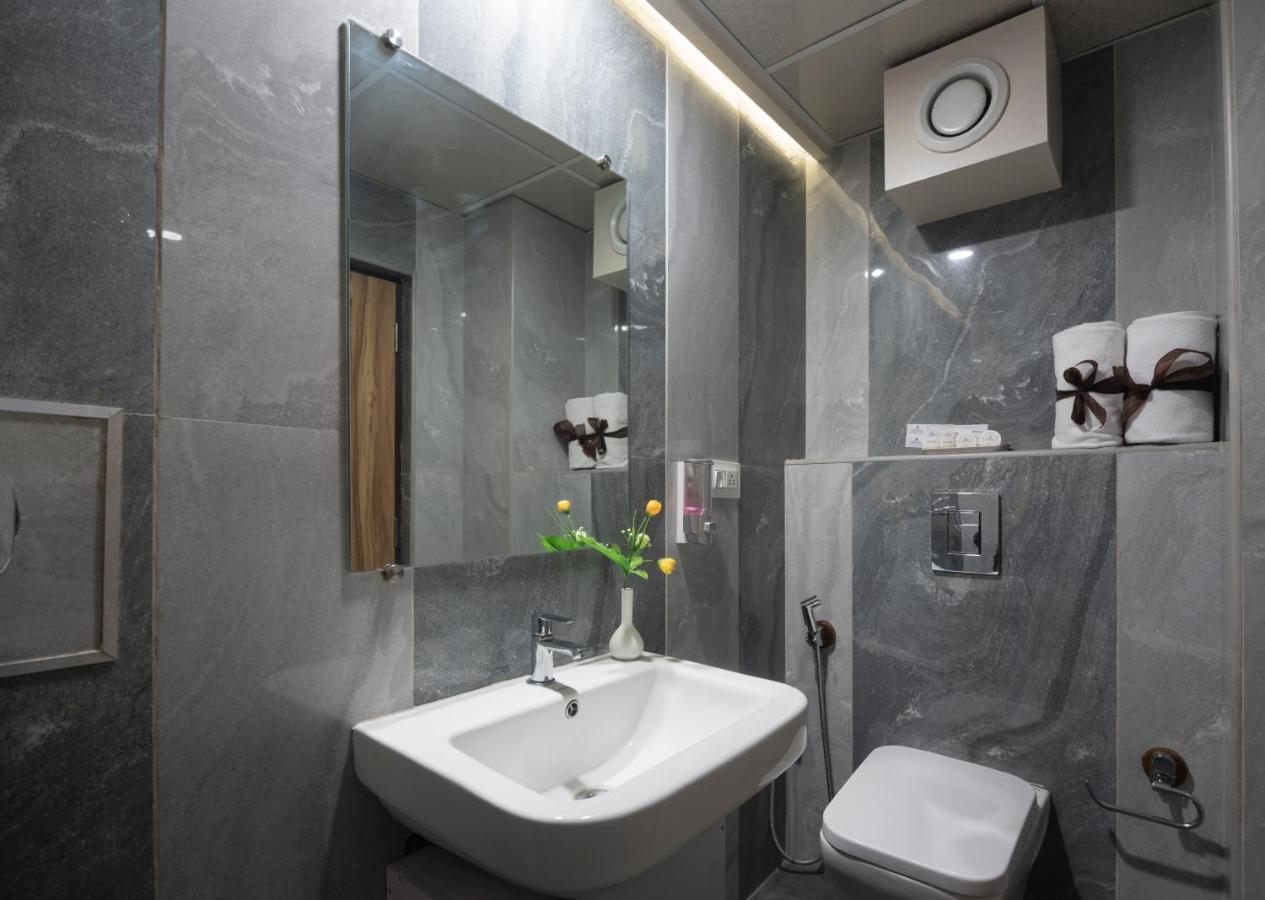 Hotel Monarch International Bangalore Luaran gambar