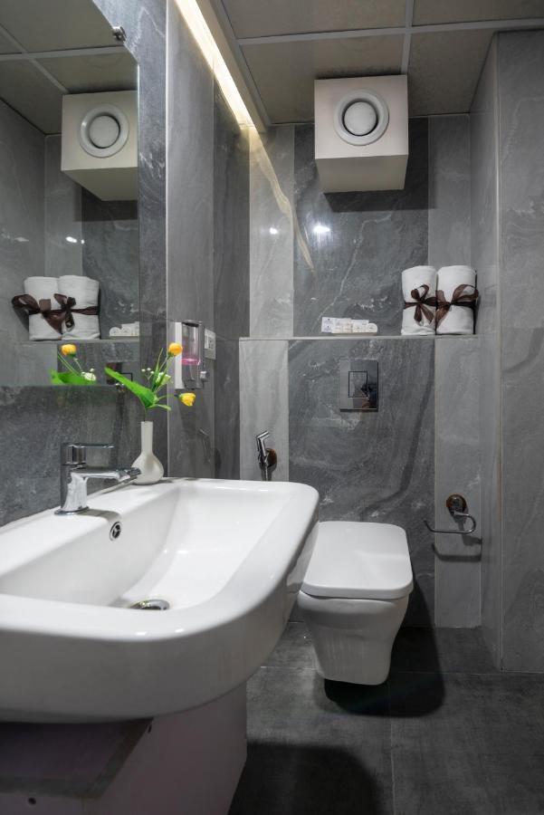 Hotel Monarch International Bangalore Luaran gambar