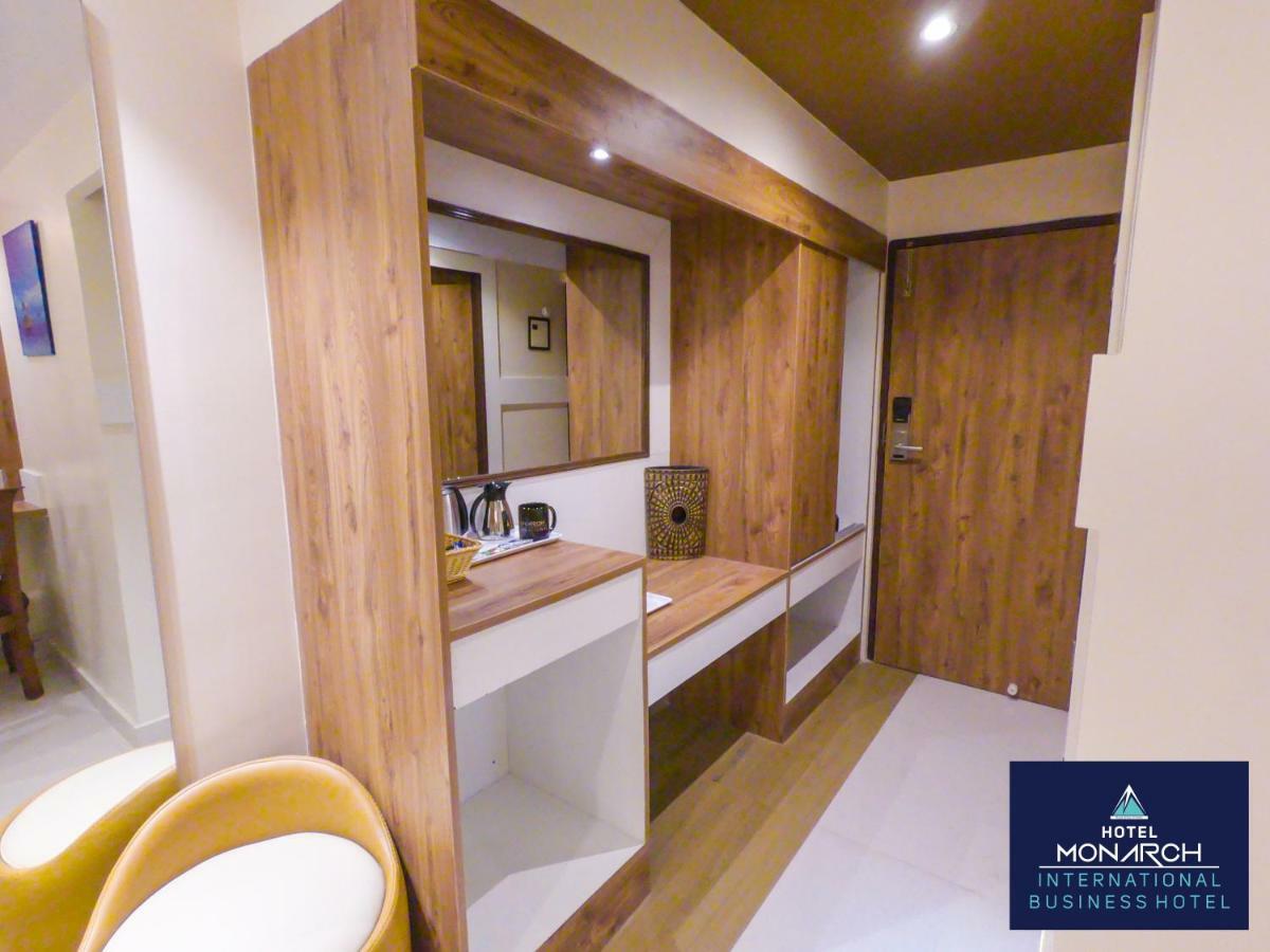 Hotel Monarch International Bangalore Luaran gambar
