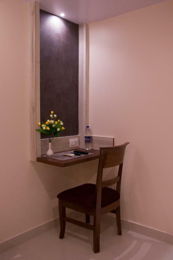 Hotel Monarch International Bangalore Luaran gambar